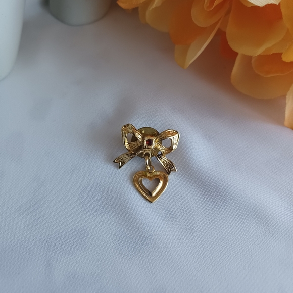 Gold Bow and Heart Brooch - Picture 3 of 8